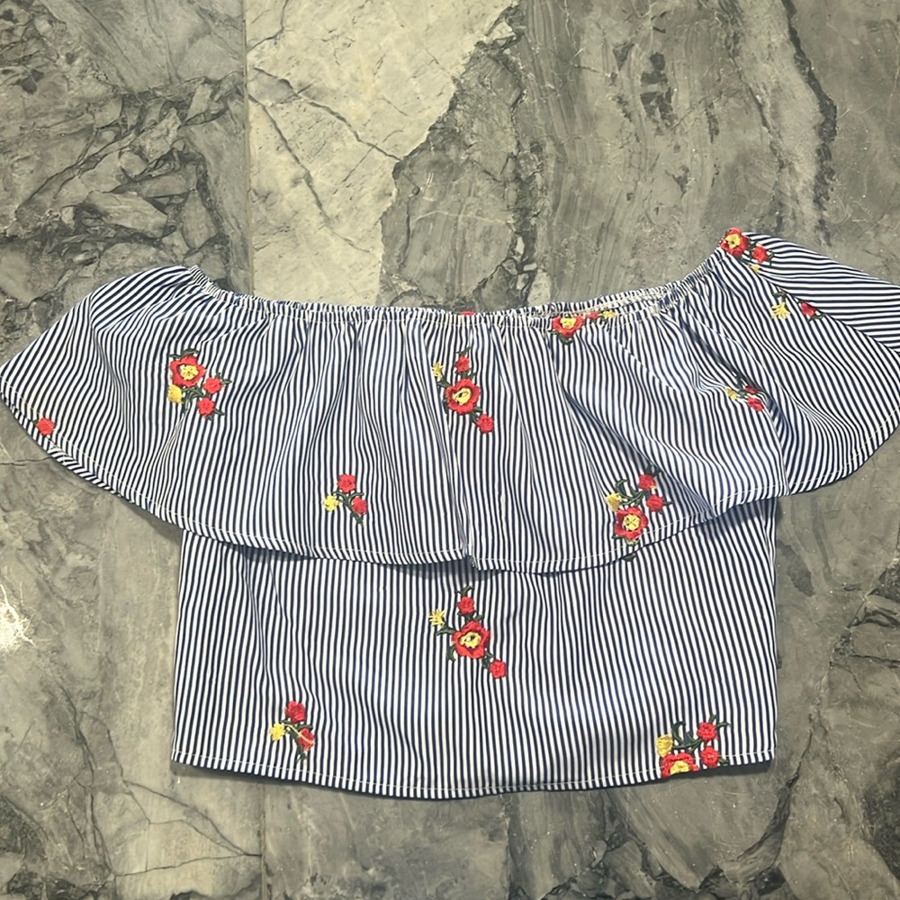 Forever 21 Ruffle Off Shoulder Crop Top size Small
